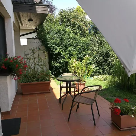 Grundner Vendeghaz فندق مبيت وإفطار 4*