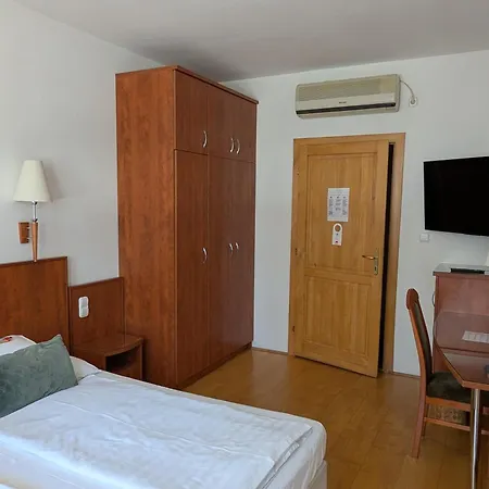 Gruendner Vendeghaz Bed & Breakfast