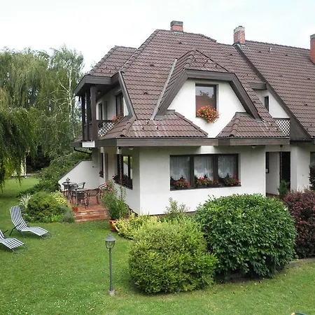 فندق مبيت وإفطار Grundner Vendeghaz 4*
