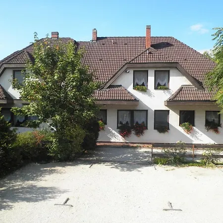 Bed & Breakfast Gruendner Vendeghaz 3*